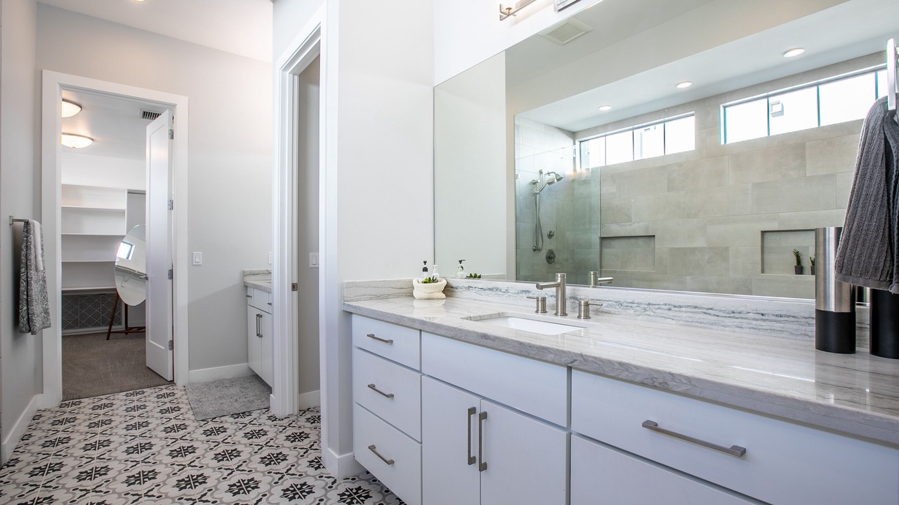 Photo of Bathroom in Fashion Square