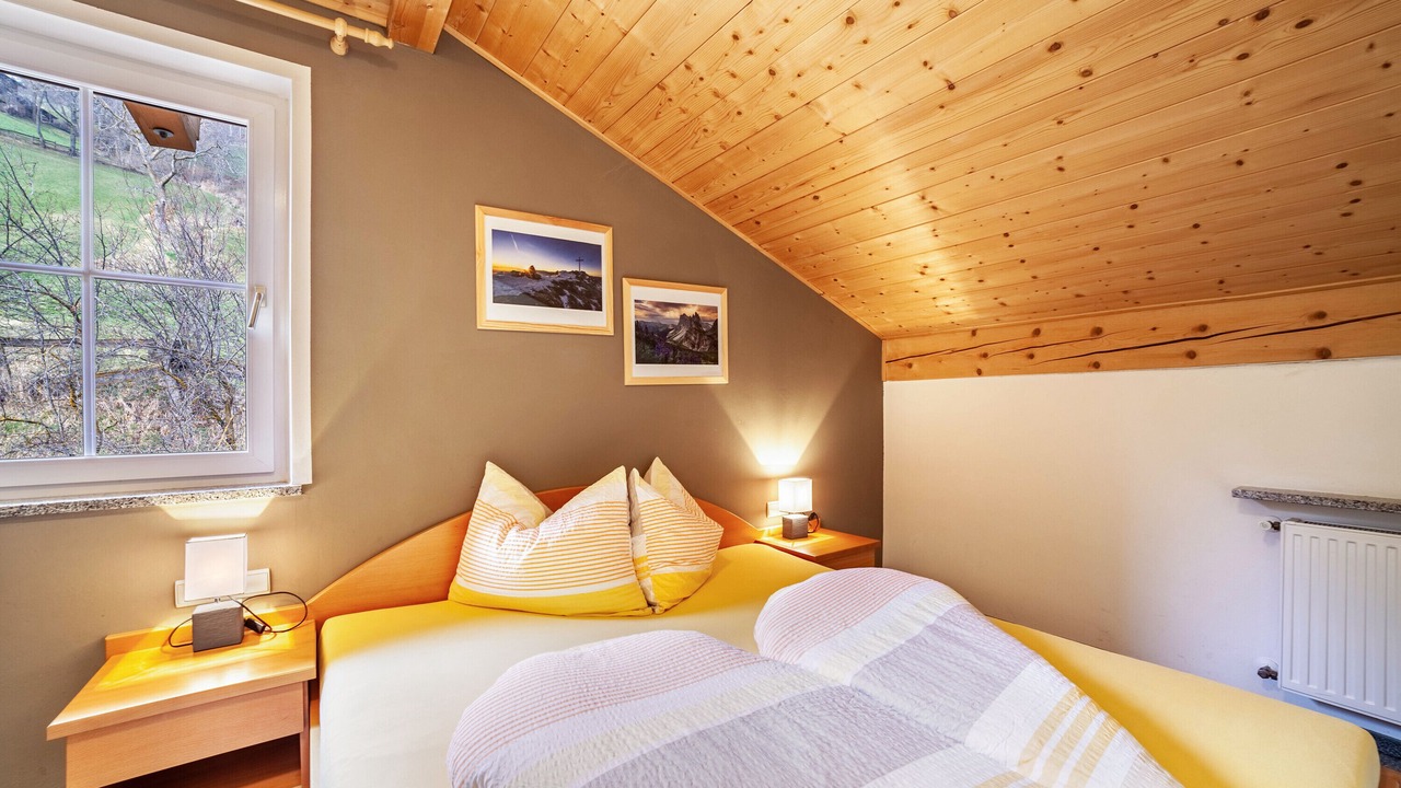 Photo of Bedroom in Molten