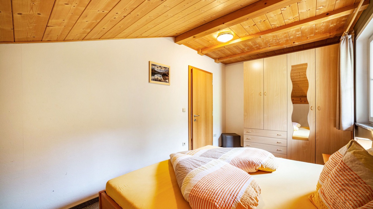 Photo of Bedroom in Molten
