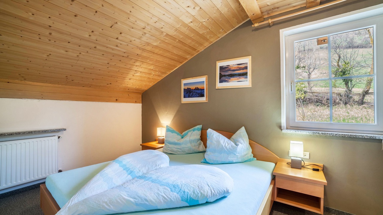 Photo of Bedroom in Molten