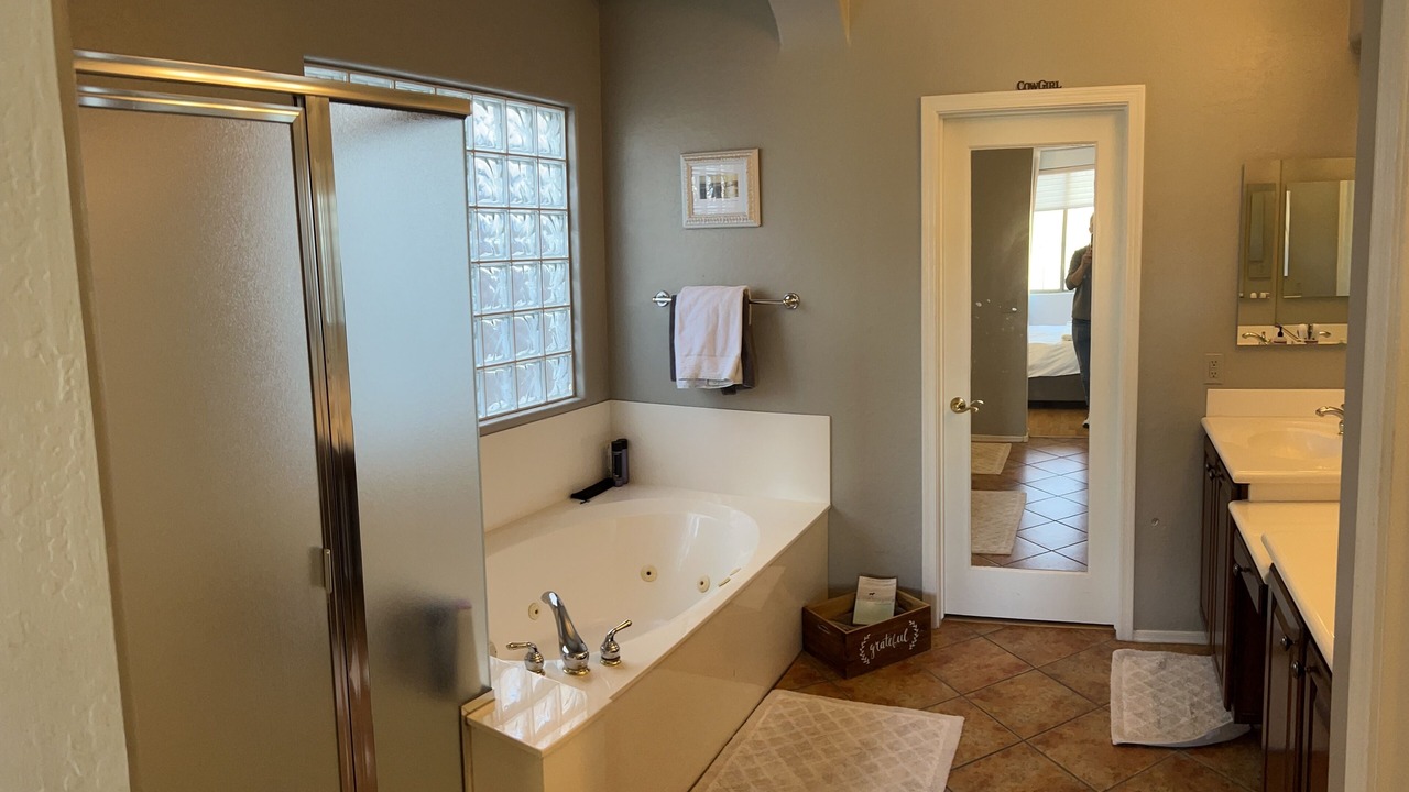 Photo of Bathroom in Foothills Reserve
