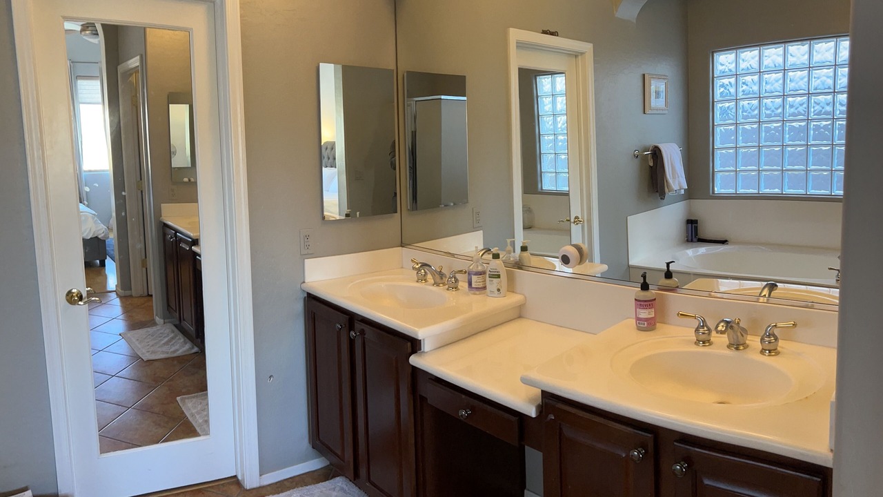 Photo of Bathroom in Foothills Reserve