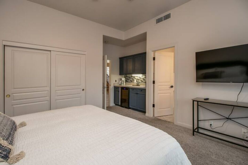 Photo of Bedroom in Paradise Valley Village