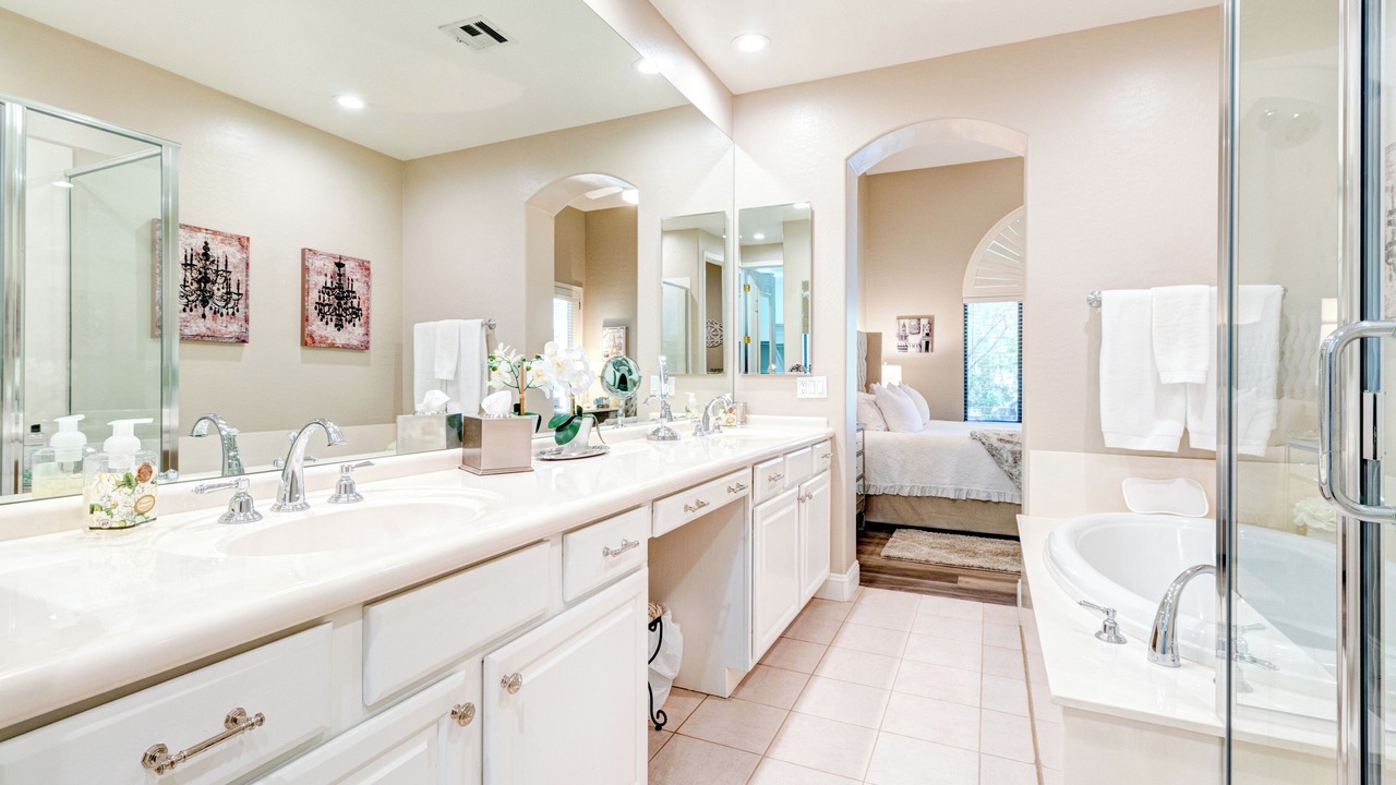 Photo of Bathroom in Talon Retreat