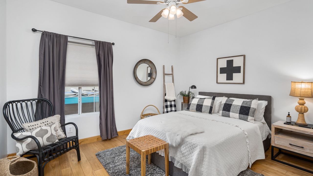 Photo of Bedroom in Crystal Shores
