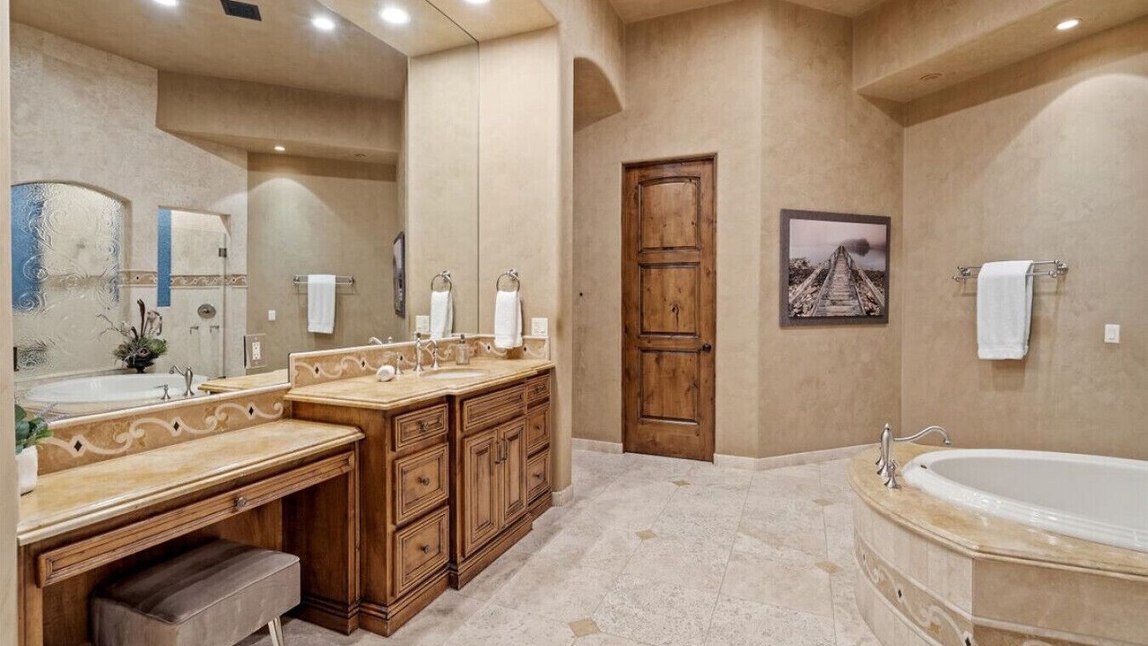 Photo of Bathroom in Canyon Ridge Estates