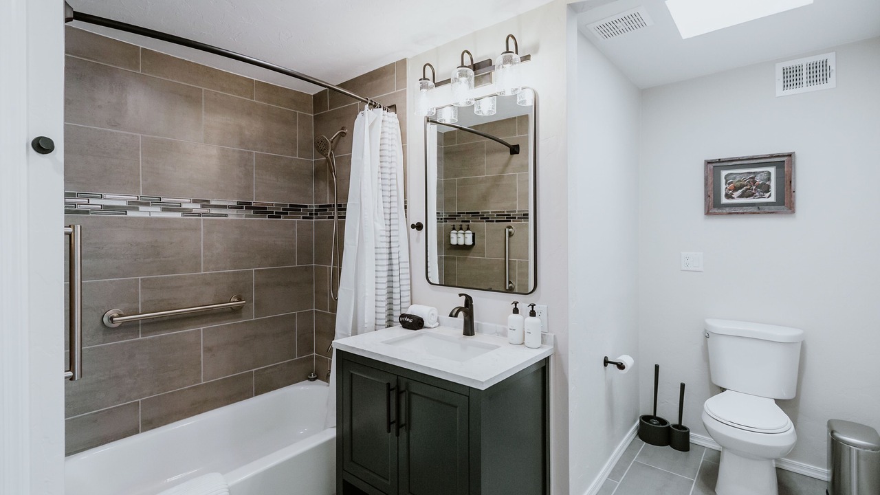 Photo of Bathroom in Oracle Heights Estates