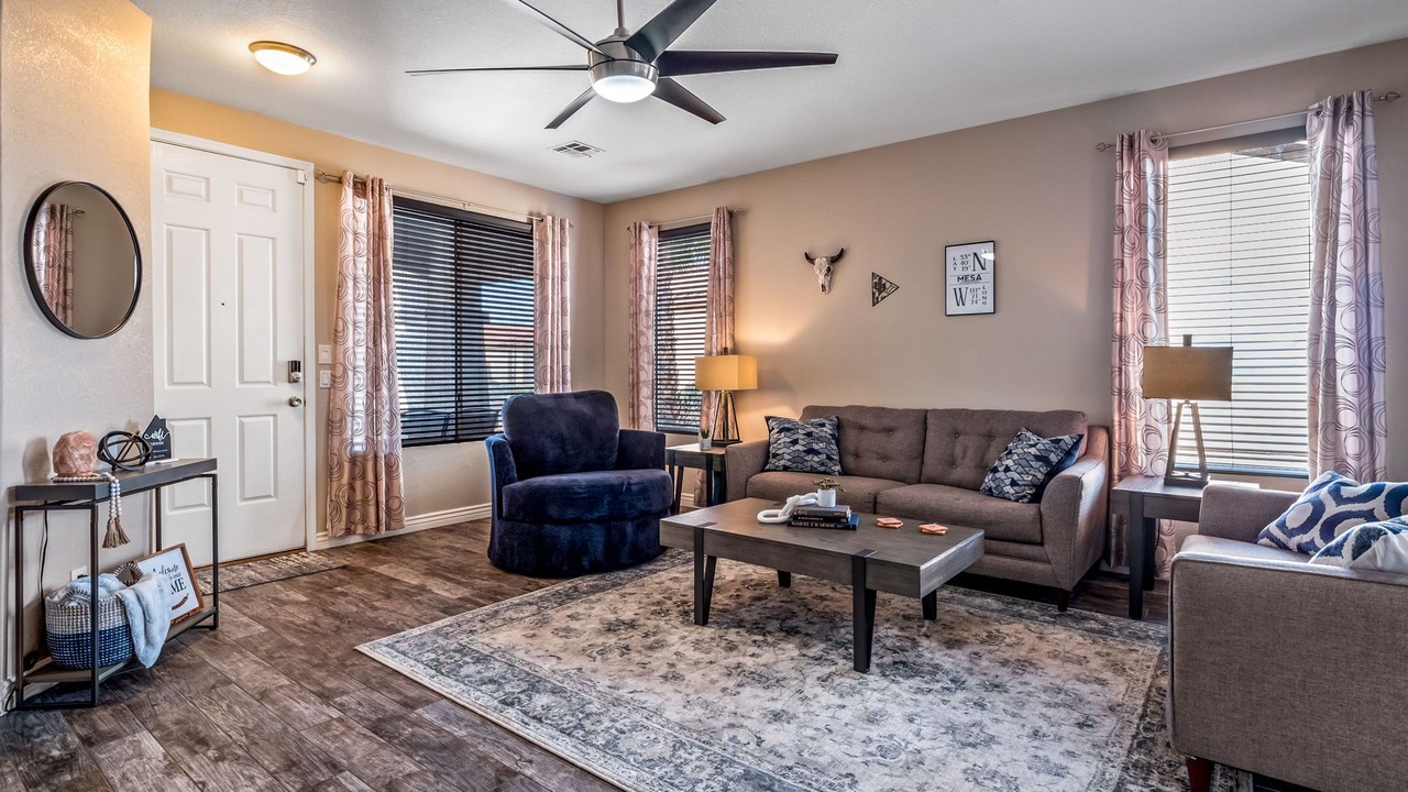 Photo of Livingroom in East Mesa