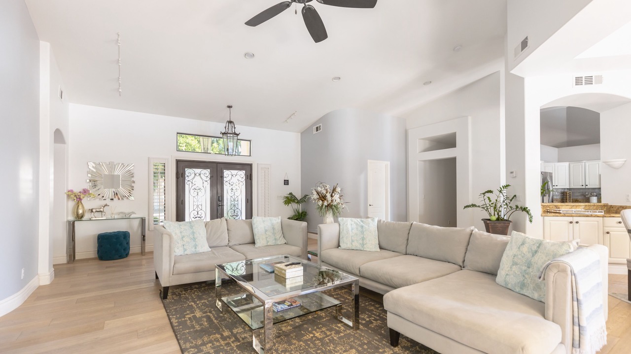 Photo of Livingroom in Val Vista Lakes
