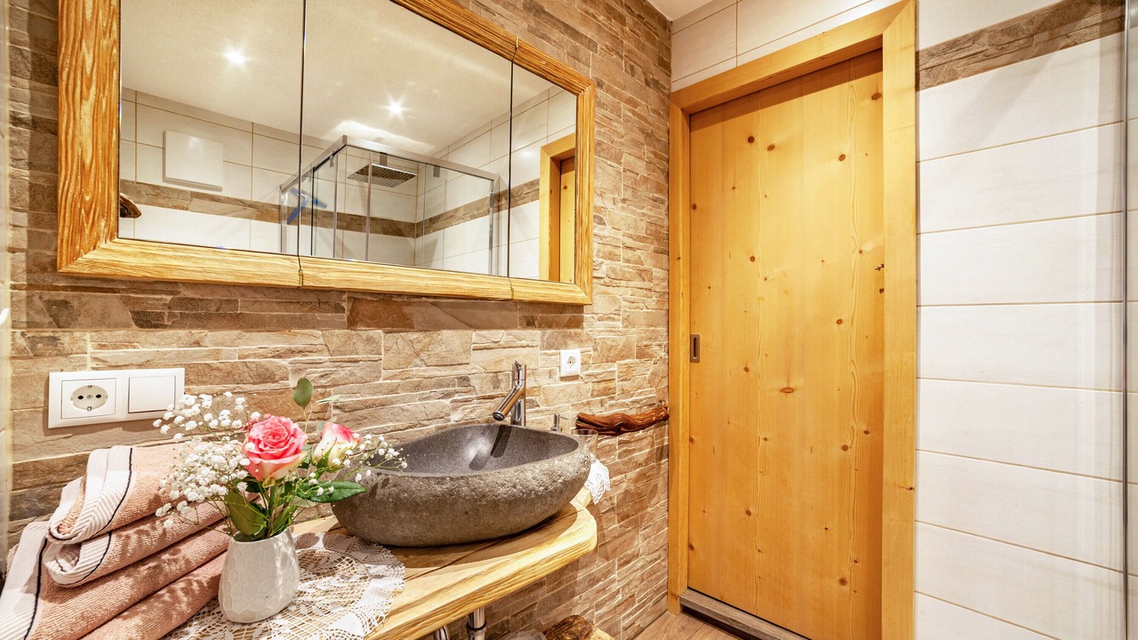 Photo of Bathroom in Plaus