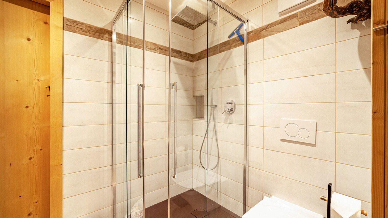Photo of Bathroom in Plaus