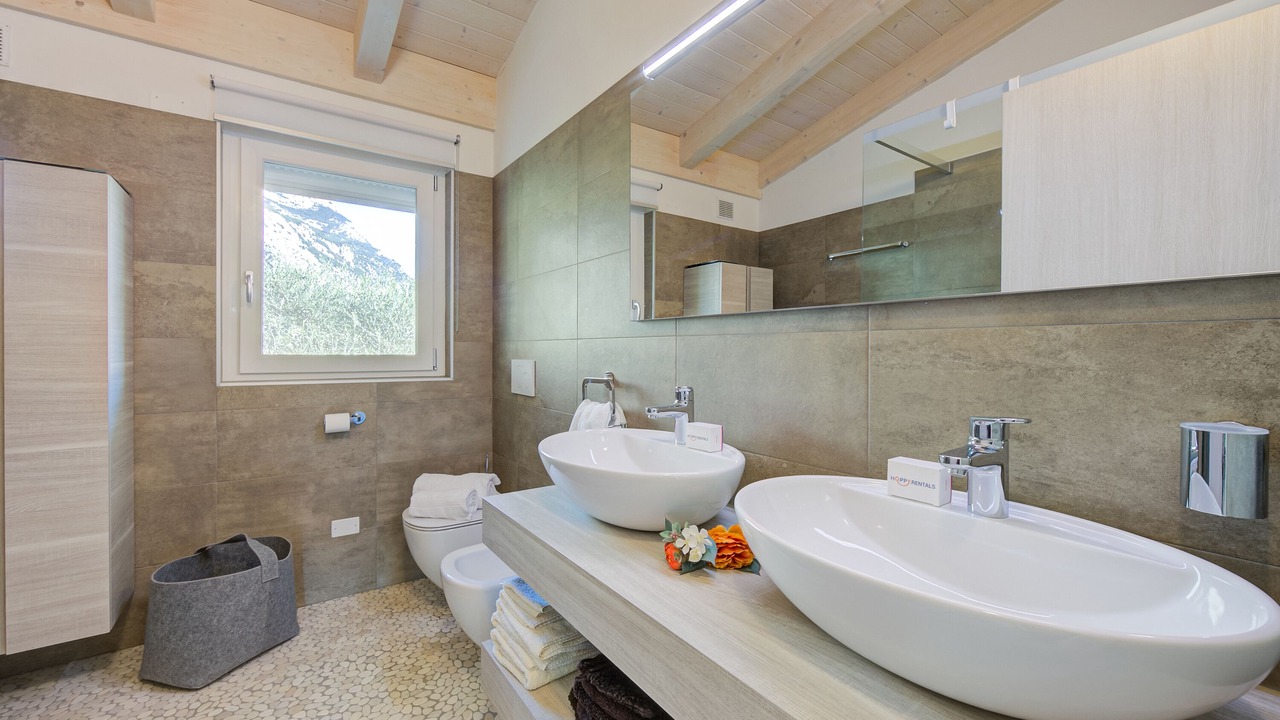 Photo of Bathroom in Dro