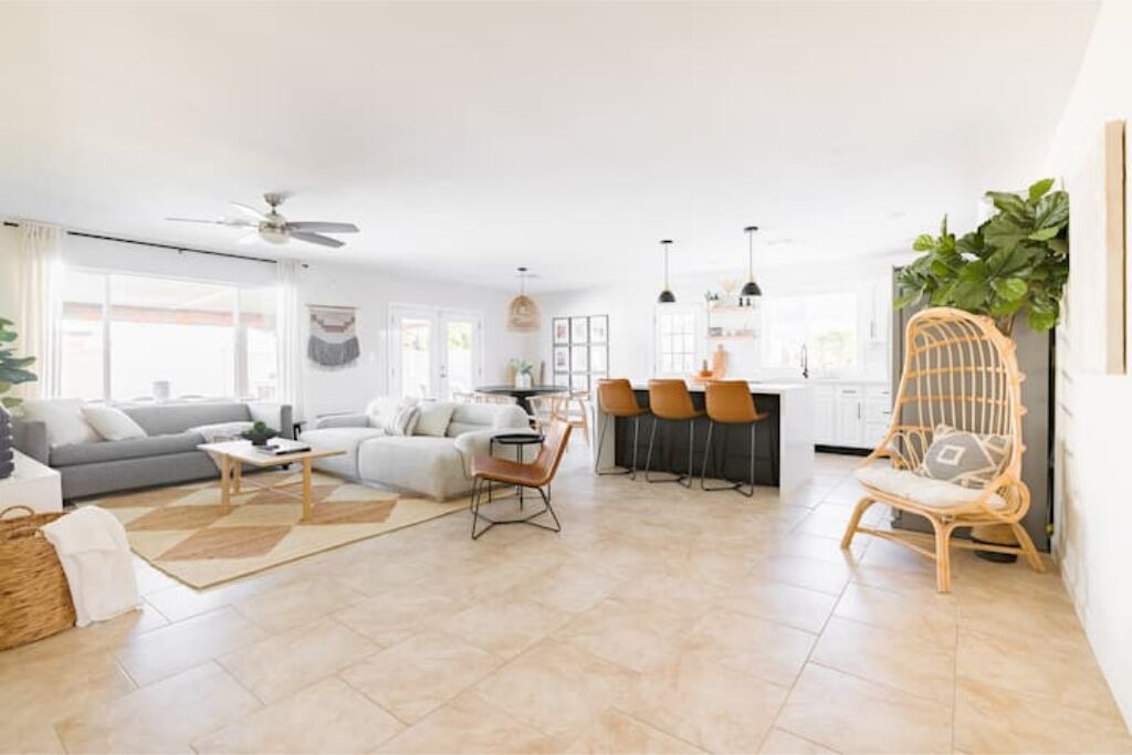 Photo of Livingroom in Paradise Valley Village