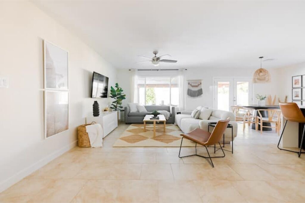 Photo of Livingroom in Paradise Valley Village