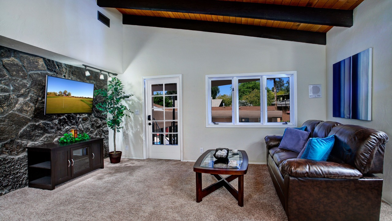 Photo of Livingroom in Paradise Valley Village