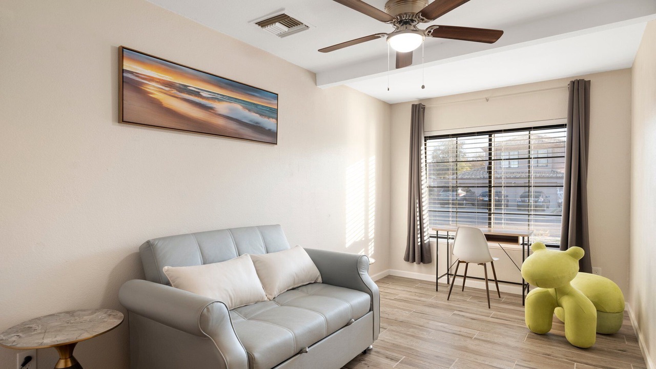 Photo of Livingroom in East Mesa