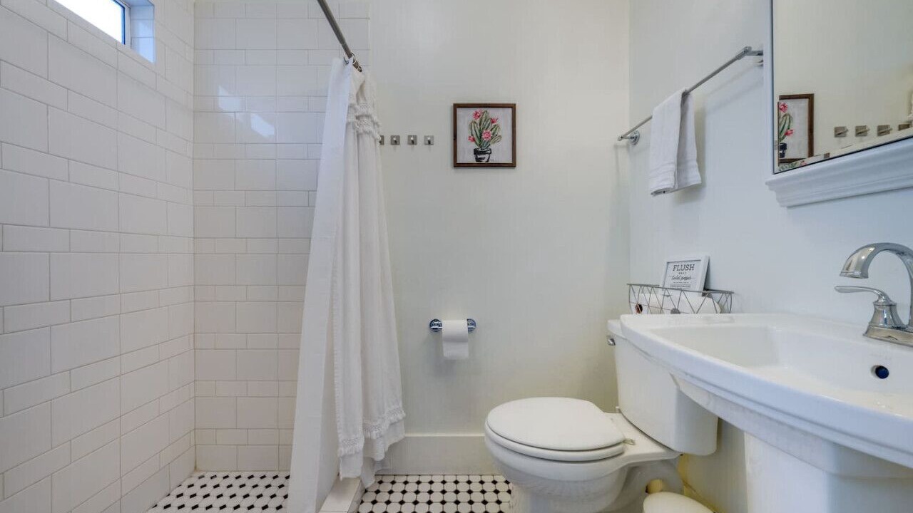 Photo of Bathroom in Iron Horse Historic District
