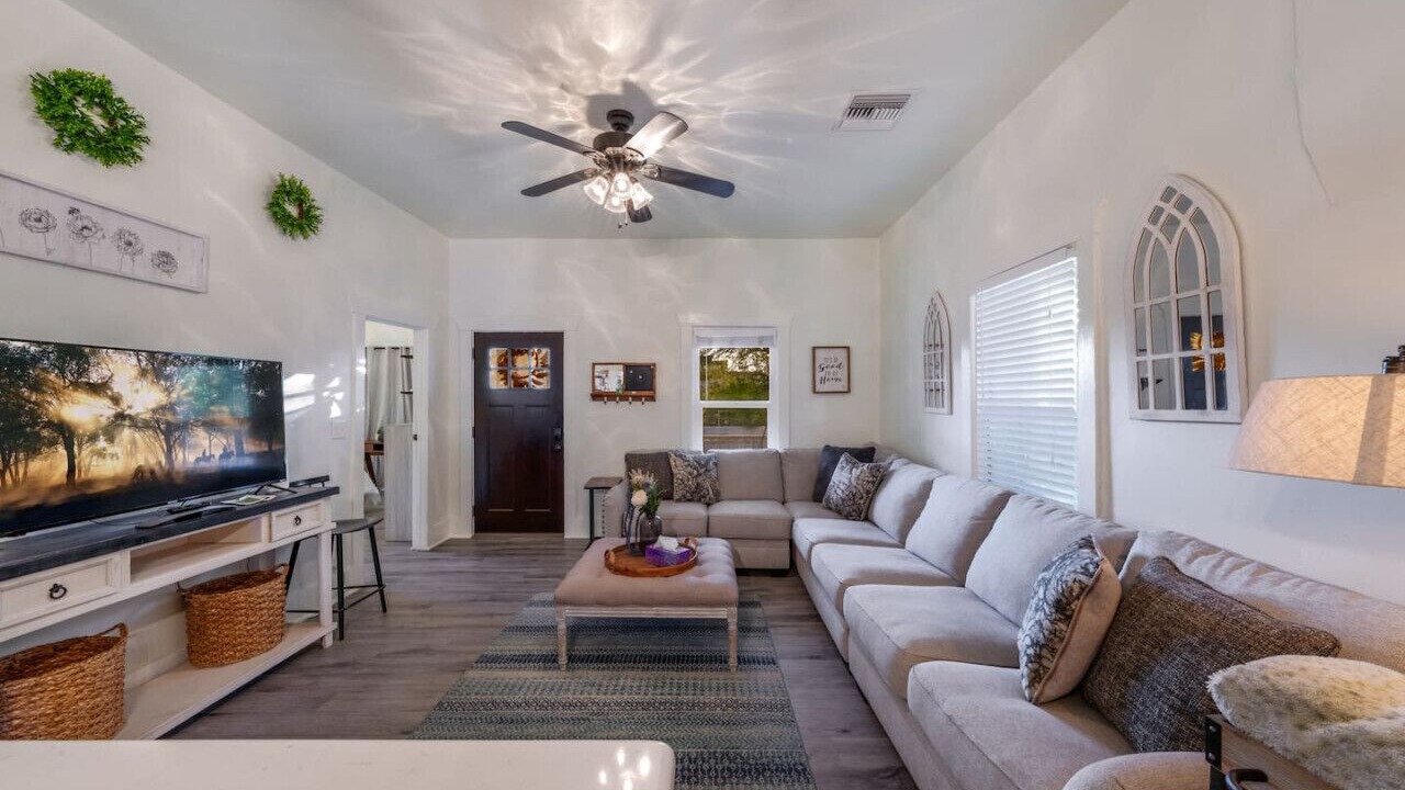 Photo of Bedroom in Iron Horse Historic District
