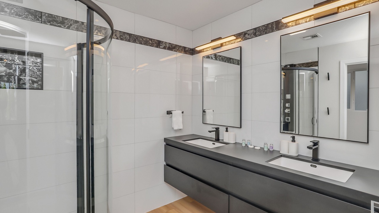 Photo of Bathroom in Village Grove