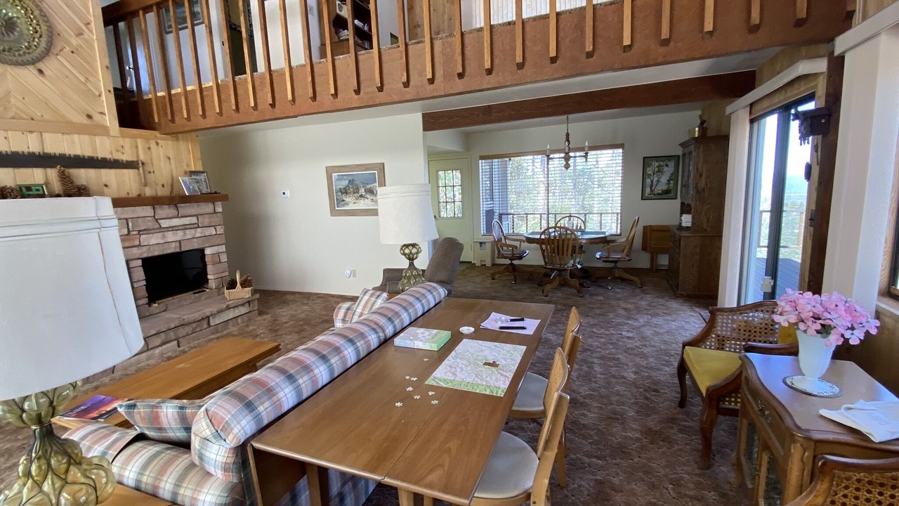 Photo of Livingroom in Highland Pines