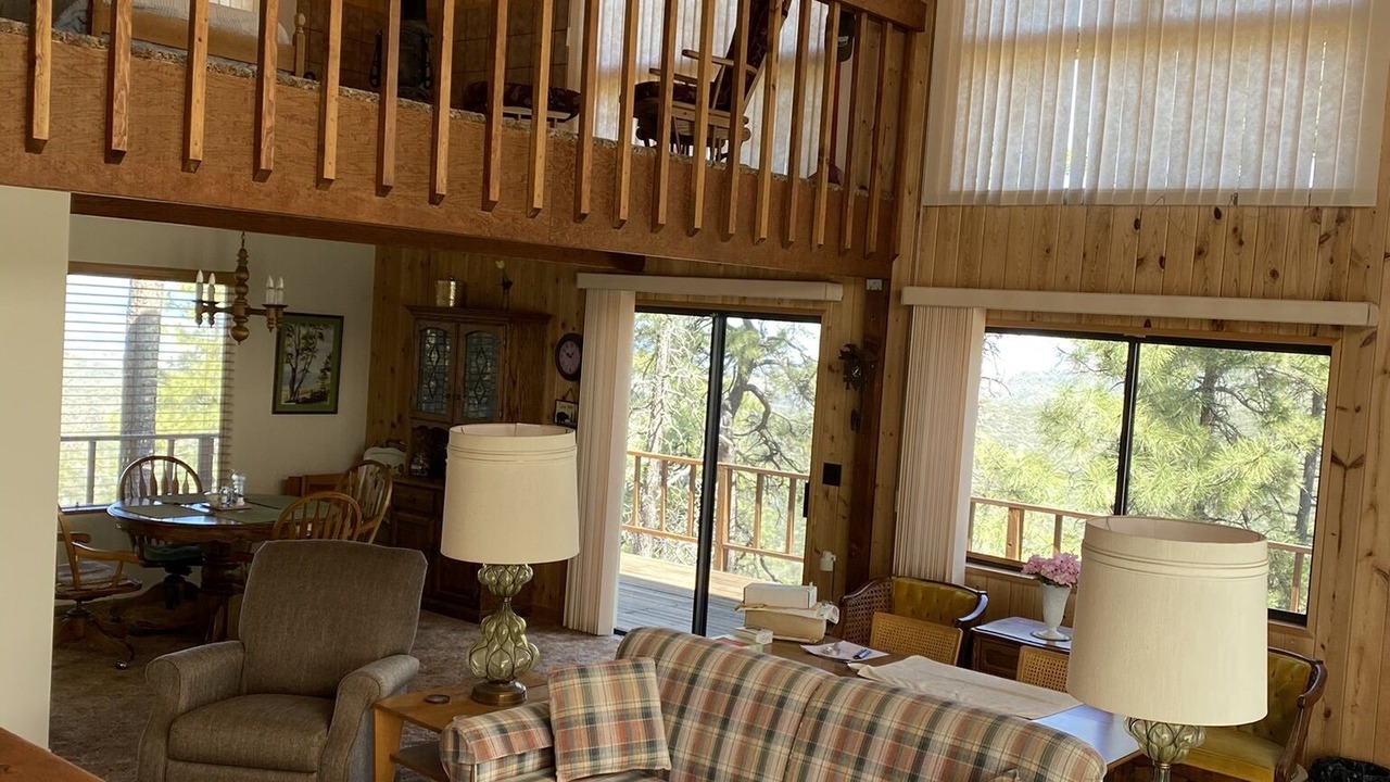 Photo of Livingroom in Highland Pines