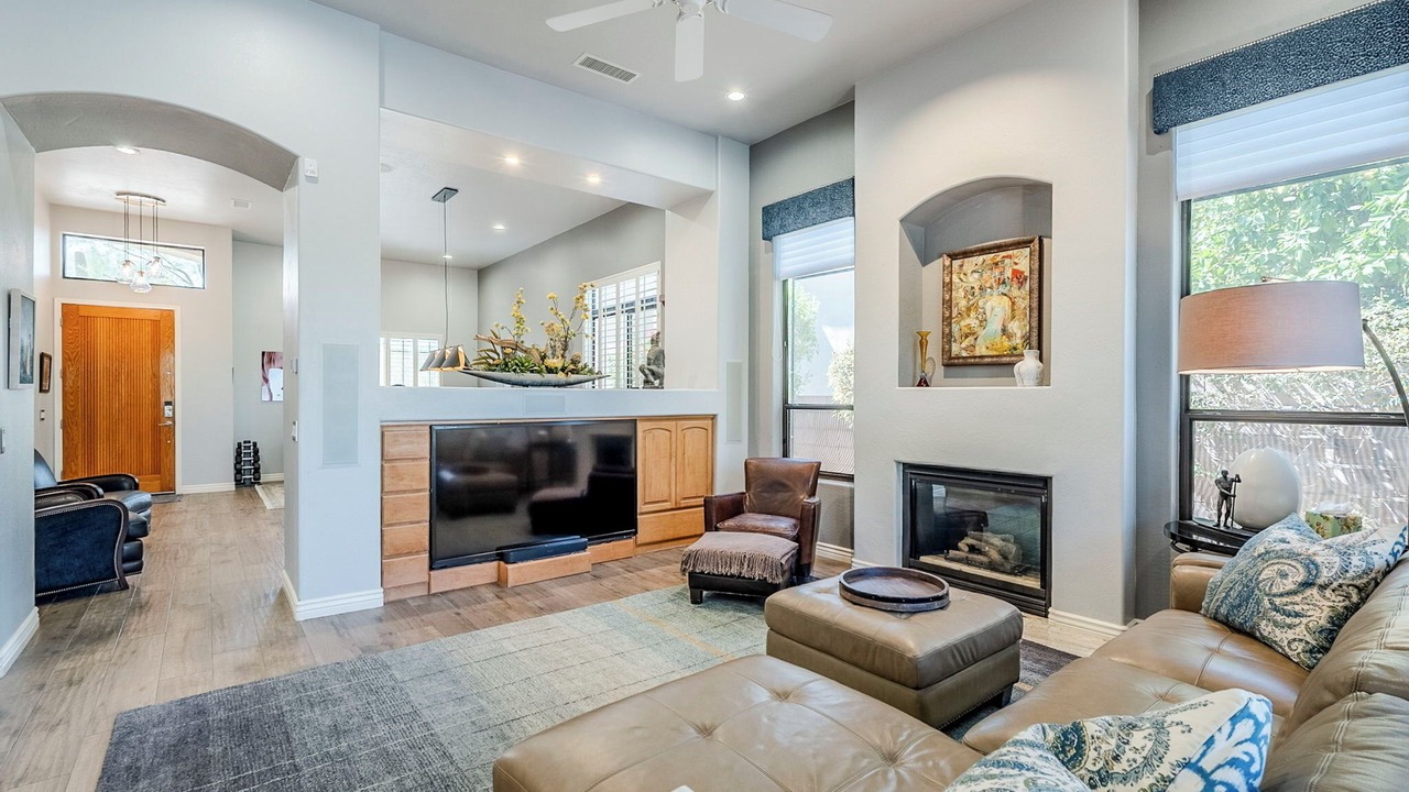 Photo of Livingroom in Glen Eagle