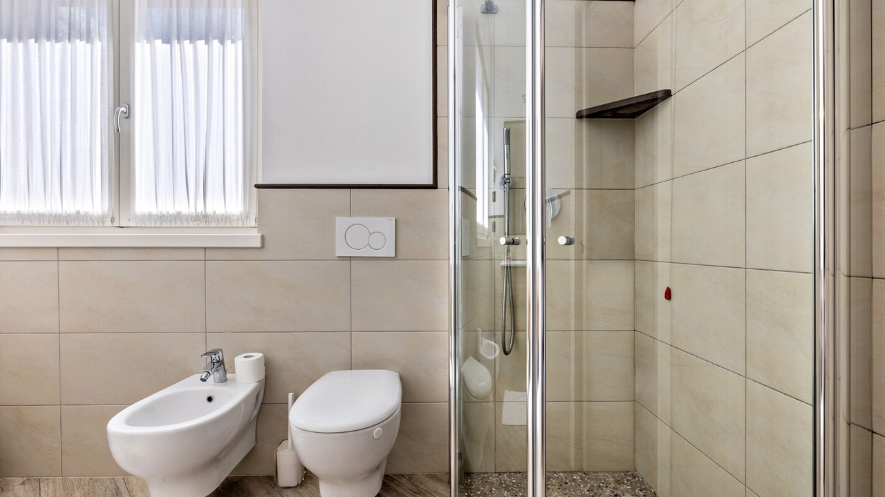 Photo of Bathroom in Dro