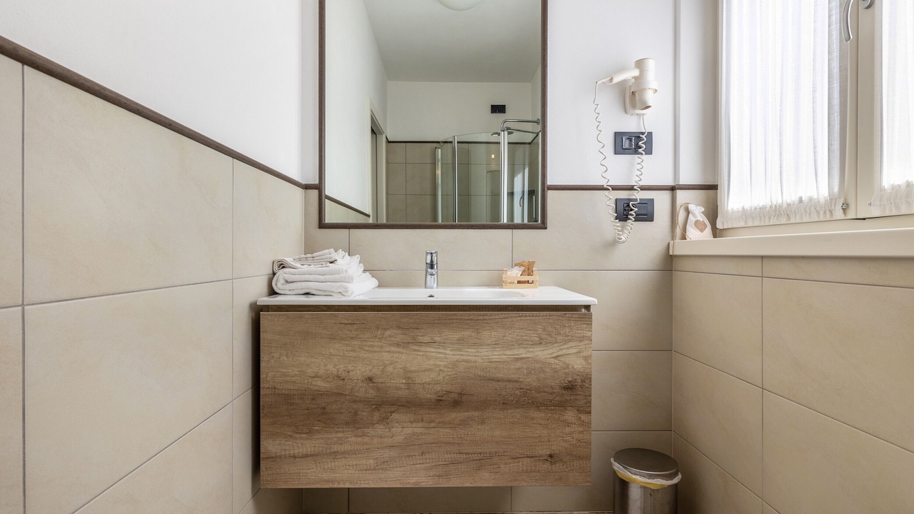Photo of Bathroom in Dro
