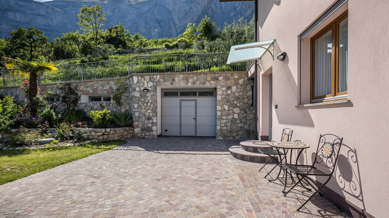 Photo of Outdoor in Dro