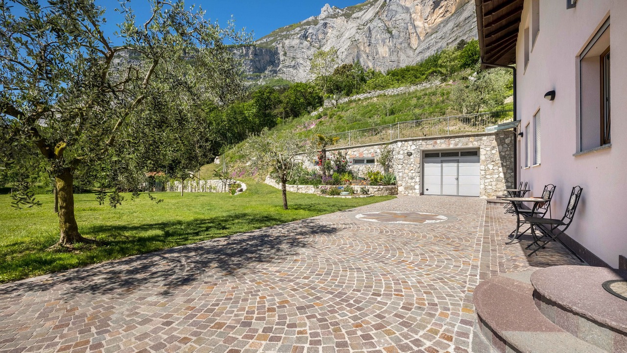 Photo of Outdoor in Dro