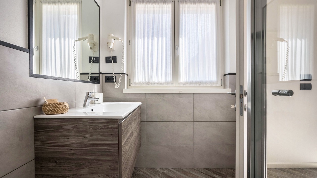 Photo of Bathroom in Dro