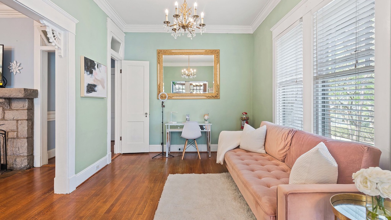 Photo of Livingroom in Virginia Highland