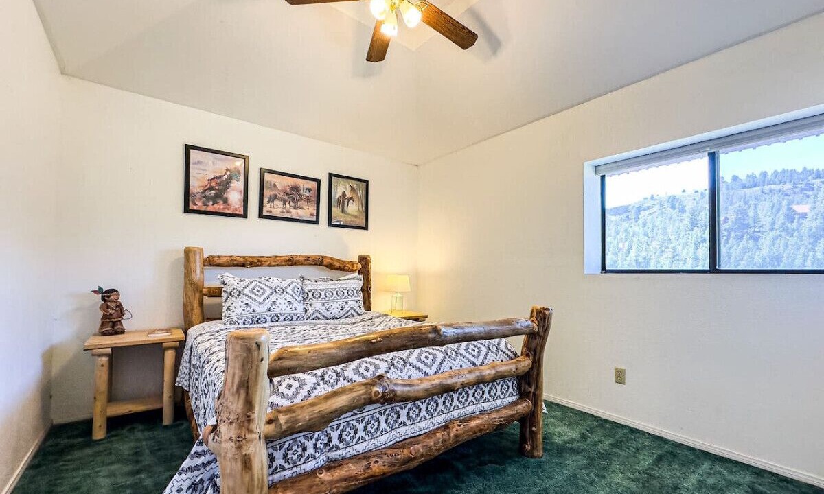 Photo of Bedroom in Mammoth Creek