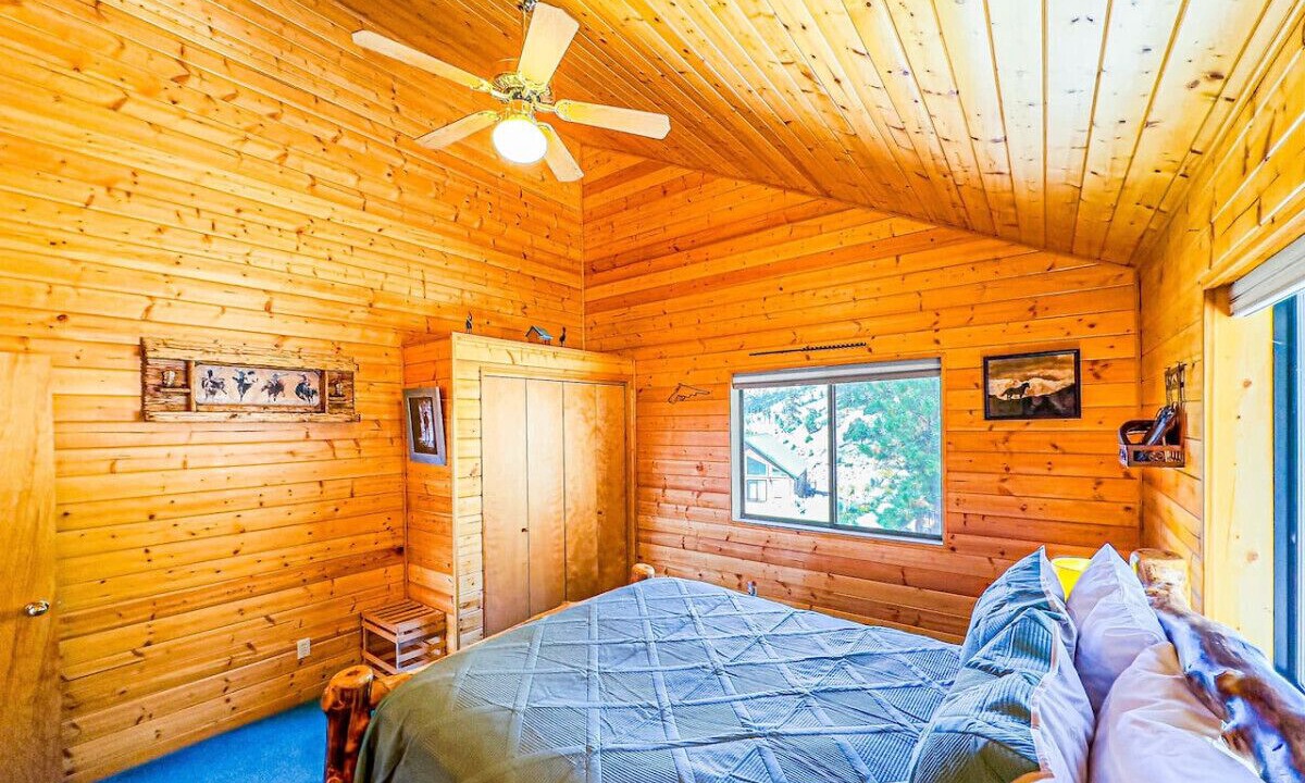 Photo of Bedroom in Mammoth Creek