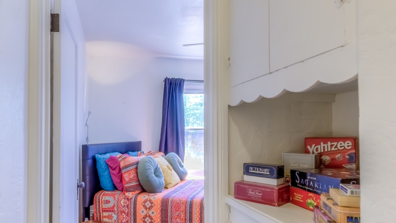Photo of Bedroom in Blenman-Elm