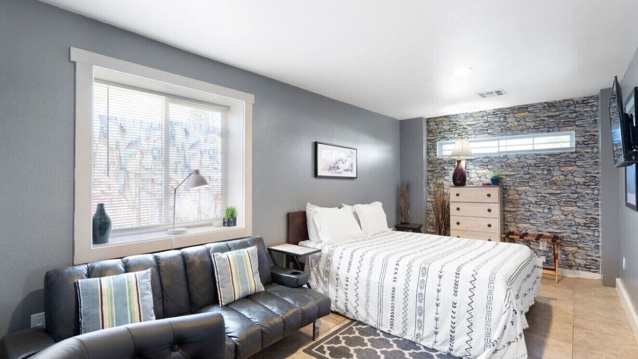 Photo of Bedroom in Garfield