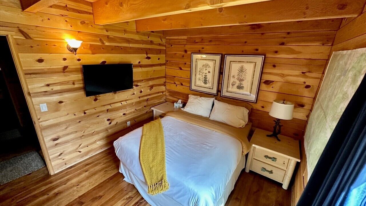 Photo of Bedroom in Mammoth Creek