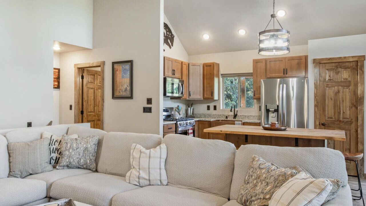 Photo of Livingroom in Meadow View Heights