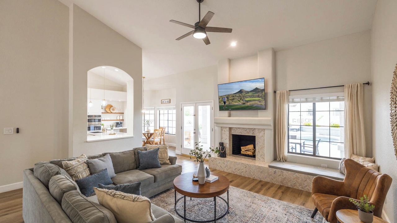 Photo of Livingroom in Val Vista Lakes