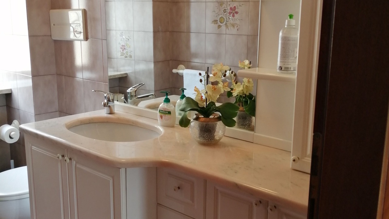Photo of Bathroom in Cavedine