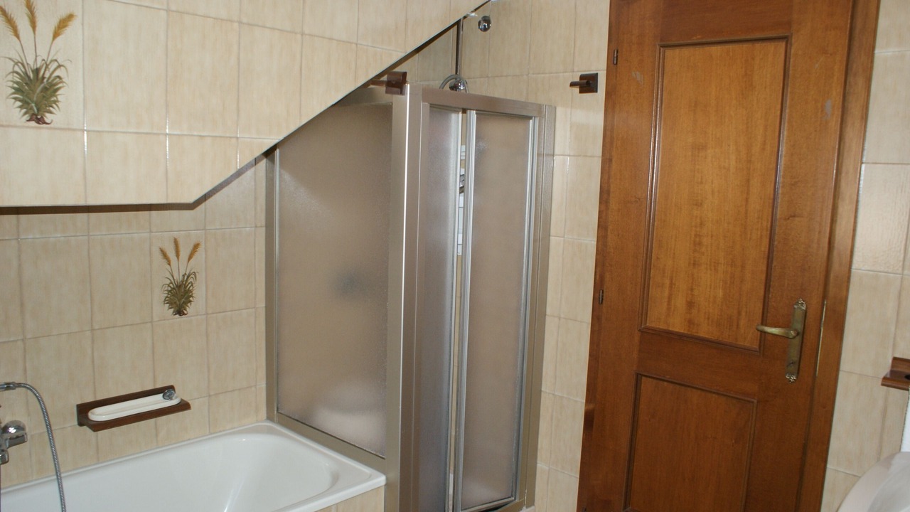 Photo of Bathroom in Cavedine