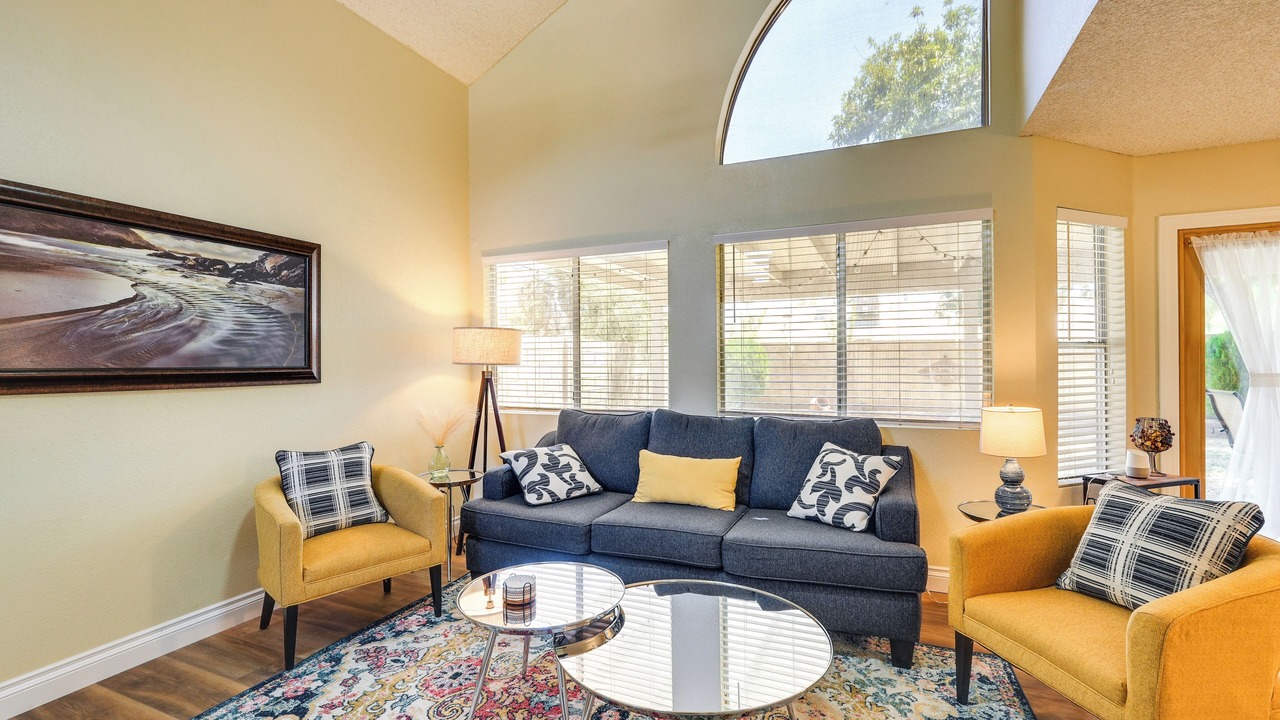 Photo of Livingroom in Paradise Valley Village