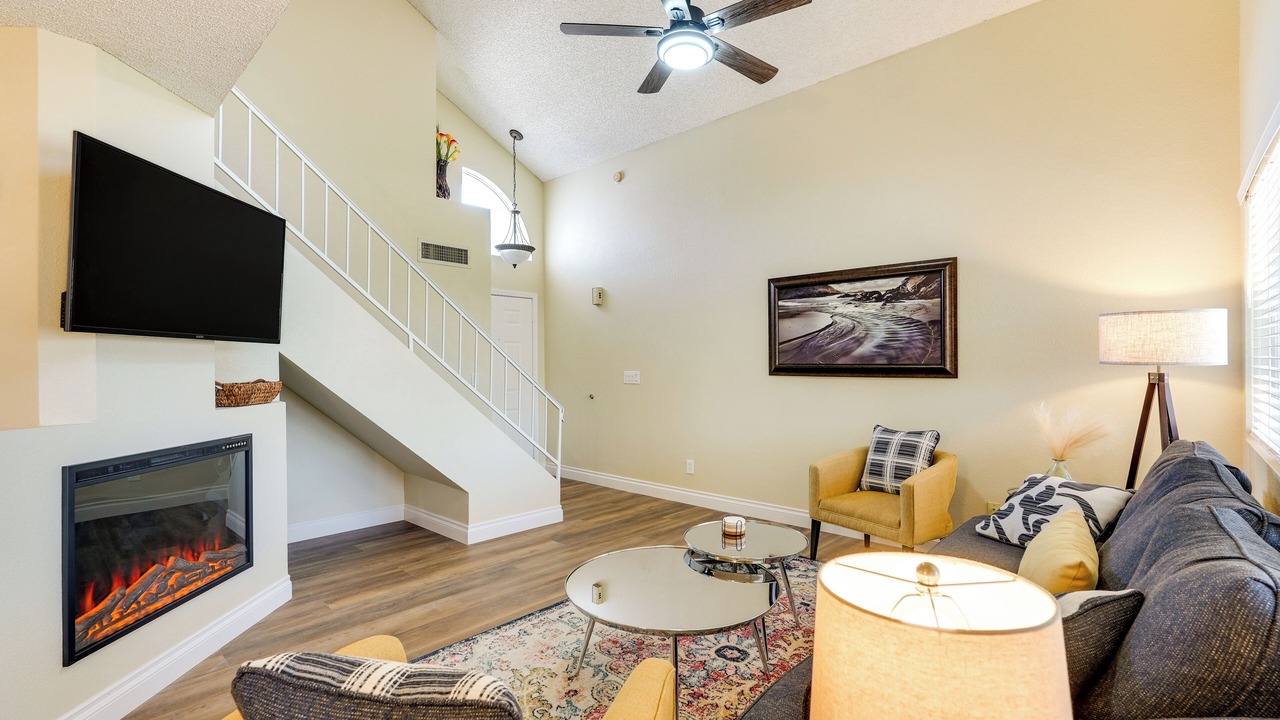 Photo of Livingroom in Paradise Valley Village