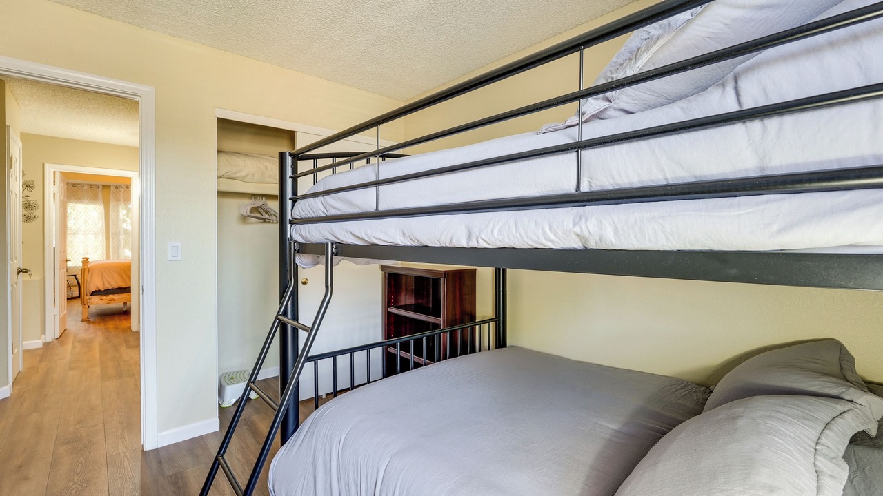 Photo of Bedroom in Paradise Valley Village