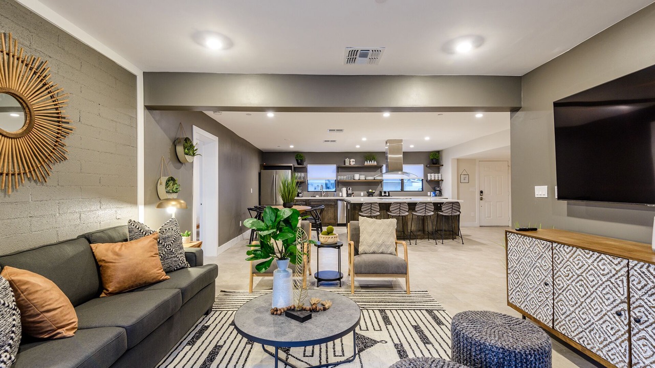 Photo of Livingroom in Entertainment District