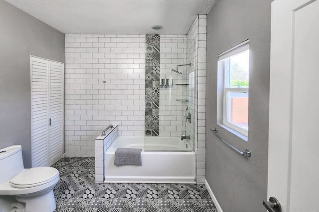 Photo of Bathroom in Encanto