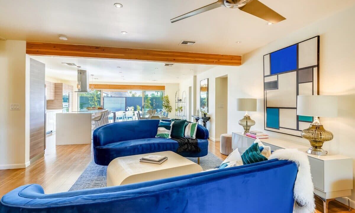 Photo of Livingroom in Camelback East