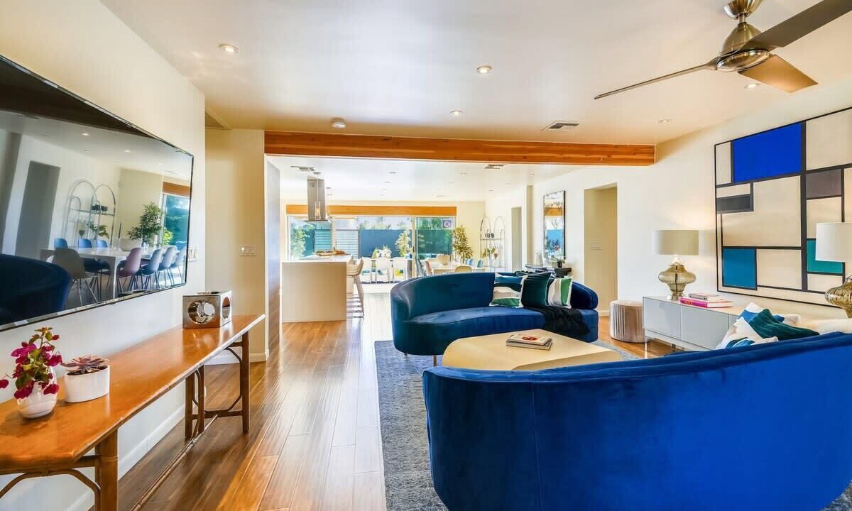 Photo of Livingroom in Camelback East