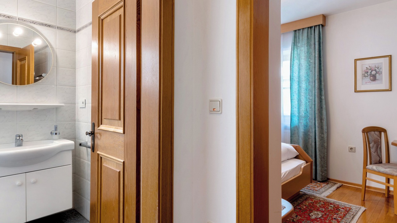 Photo of Bathroom in Plaus