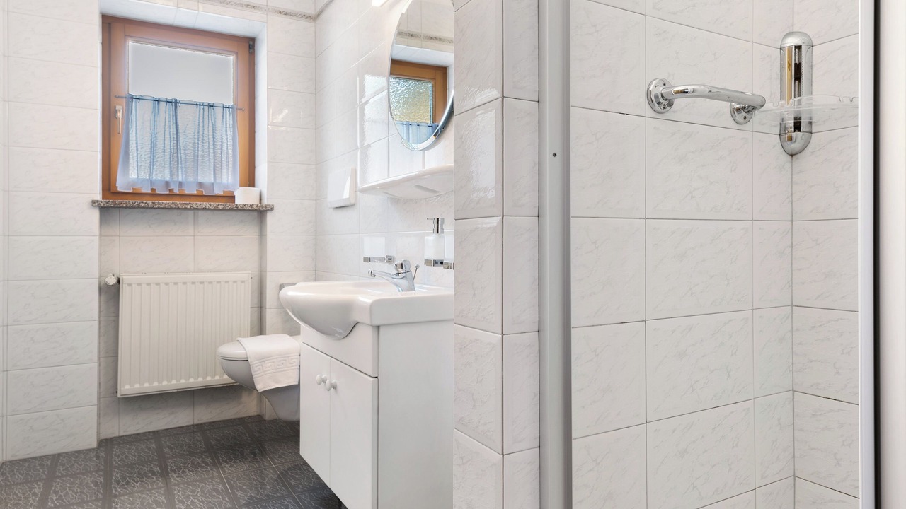 Photo of Bathroom in Plaus